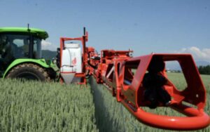 Полевой опрыскиватель Agromehanika AGS 1000-1200 EN H