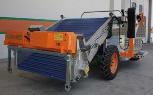 Самоходный комбайн для сбора салатов Ortomec Lattuga 8000